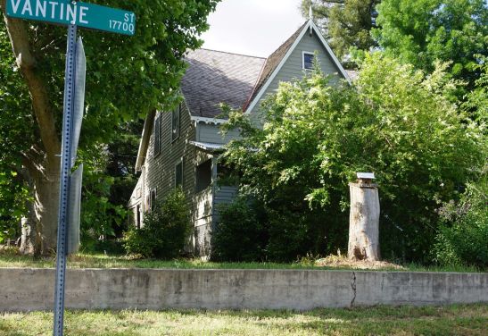 [Picture of Dakin Home]